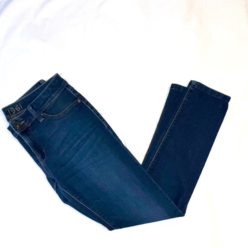 DL1961 Premium Denim Jeans 👖 Size 28. Used, good condition. 🛍💫
